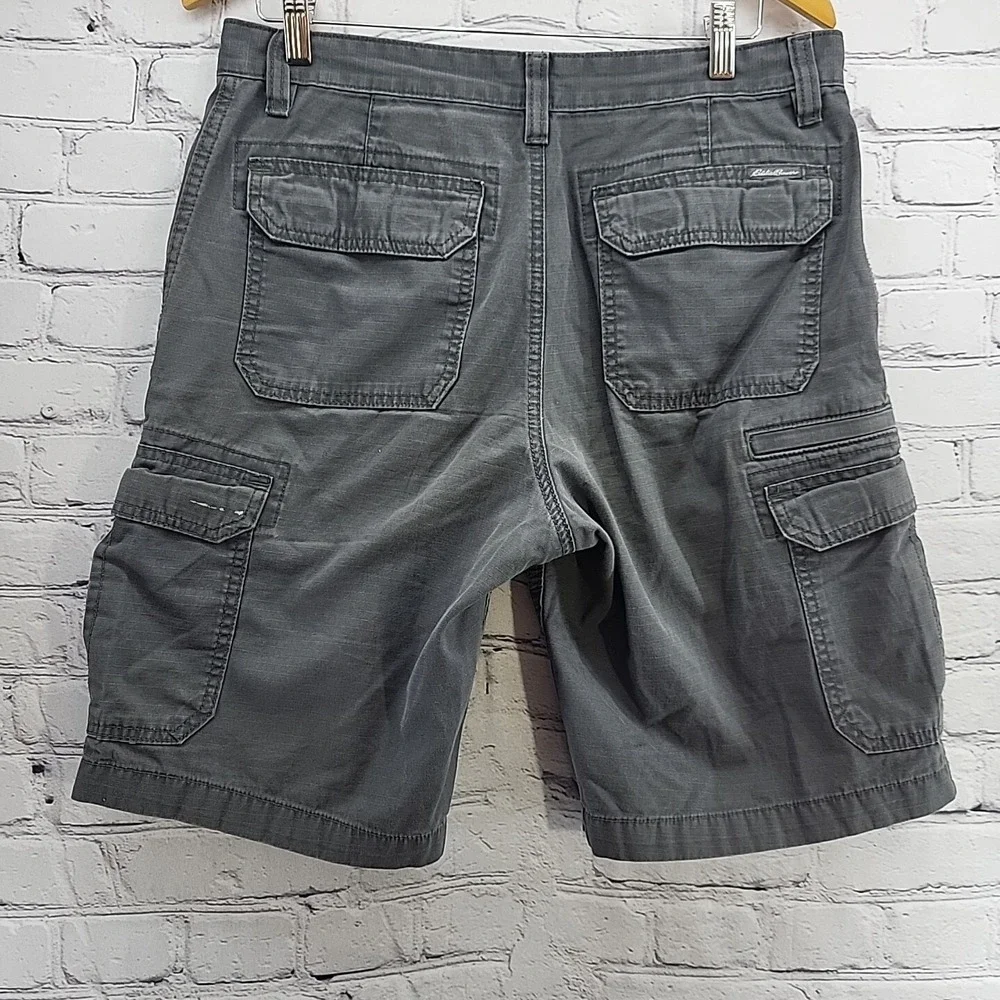 Eddie Bauer Shorts‎ Mens Size 32 Gray Flat Front Cargo 100% Cotton Flaw